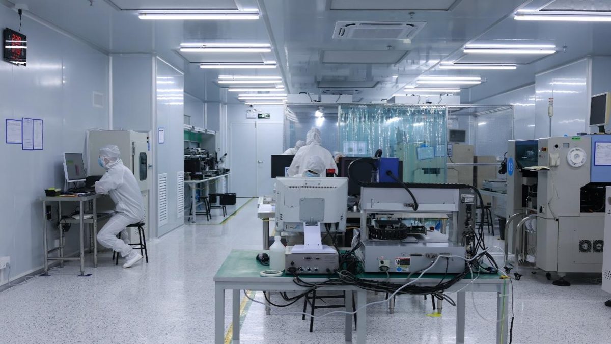 Optoelectronic packaging cleanroom at Sunwin's manufacturing base in Shenzhen